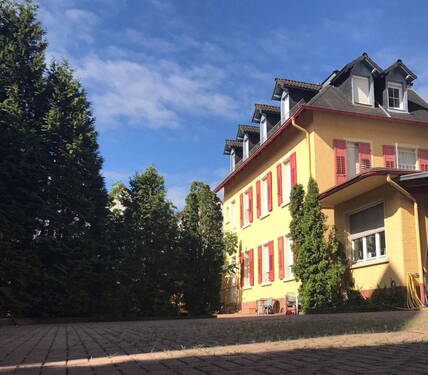 Haus und Hof - Gepflegtes, freistehendes Einfamilienhaus mit neun Zimmern im Zentrum West von Baden-Baden