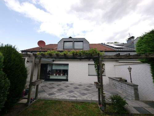Gartenansicht - Gelegenheit in Düsseldorf-Angermund - DG-Ausbau vorbereitet! Reihenendhaus mit Garage