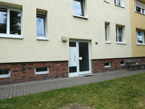 Hauseingang 35b - 3 Zimmer Etagenwohnung zur Miete in Bad Düben