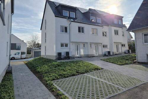 Eingangsbereich der Häuser - 6 Zimmer Reihenendhaus zur Miete in Fuldatal