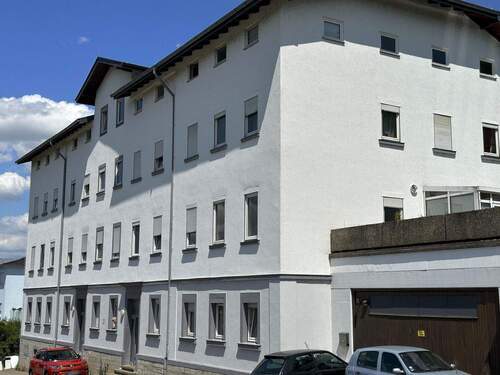 2 Eingänge in das MFH - 4 Zimmer Etagenwohnung in Möckmühl