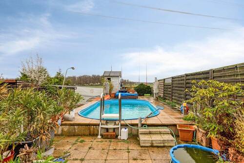 Pool mit Garten - 