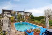 Pool mit Garten - 