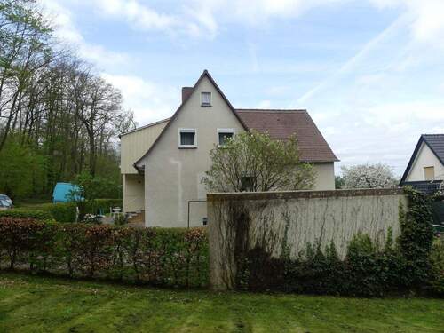 Seitenansicht rechts - Einfamilienhaus mit 130,20 m&sup2; in Kassel zum Kaufen