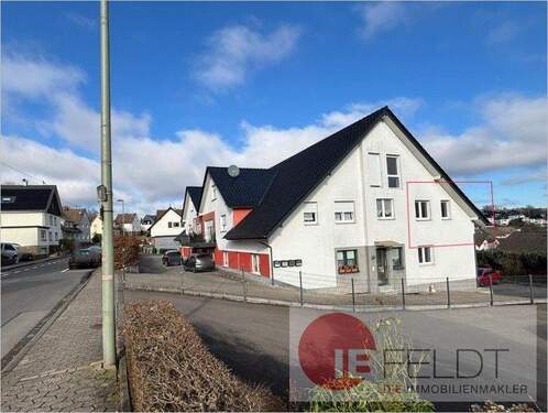 Seitenansicht auf den Eingang - 5 Zimmer Etagenwohnung in Gummersbach / Bernberg
