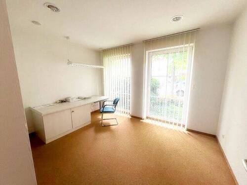 Raum 3 - 5 Zimmer Büro zum Kaufen in Rüdersdorf bei Berlin