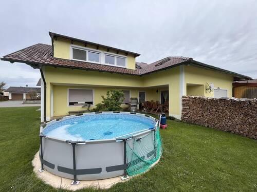 Objektansicht - 8 Zimmer Mehrfamilienhaus, Wohnhaus in Walderbach