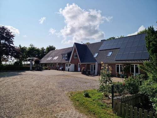 Auffahrt und Eingangsbereiche - 1 Zimmer Mehrfamilienhaus, Wohnhaus zum Kaufen in Horstedt