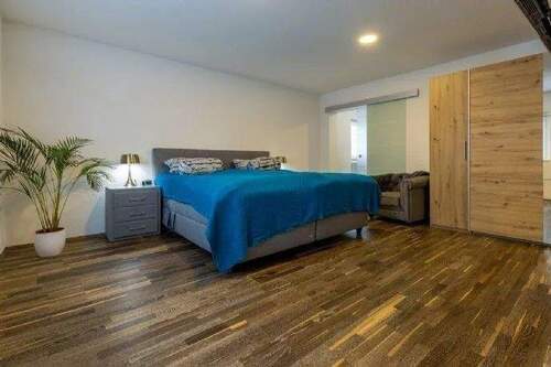 Hauptschlafzimmer.jpg - 