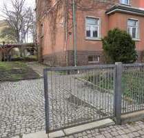 Einfamilienhaus (DHH) mit Zufahrt, Carport und Hausgarten in beliebter Wohnlage von Werdau zu verkaufen!