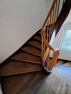 klassisches Treppenhaus - Mehrfamilienhaus, Wohnhaus mit 270,00 m&sup2; in Stuttgart zum Kaufen