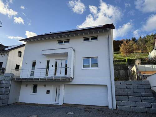 Hausansicht - Höchster Wohnkomfort im sonnigen Prinzbach