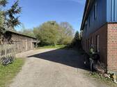 Viel Stellplatz - Mehrfamilienhaus, Wohnhaus mit 193,00 m&sup2; in Hamweddel zum Kaufen