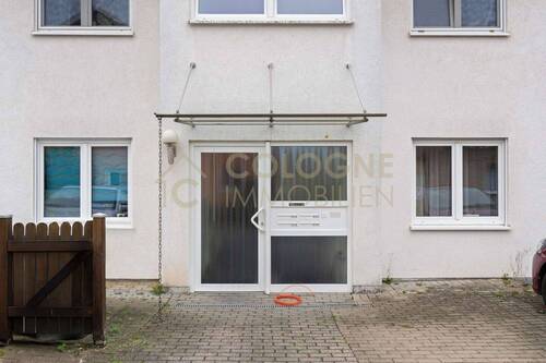 Hauseingang - 3 Zimmer Etagenwohnung in Frechen