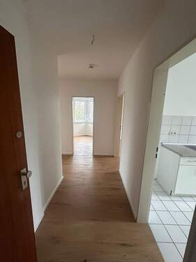 Flur - Bitte unsere Fragen beachten! HH-Farmsen, renovierte 2,5 Zimmer Wohnung im 2.OG mit Balkon