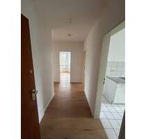 Bitte unsere Fragen beachten! HH-Farmsen, renovierte 2,5 Zimmer Wohnung im 2.OG mit Balkon - Hamburg Farmsen-Berne