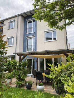 Gartenansicht - Großzügiges Familien - Reihenendhaus mit Loggia in Eschersheim