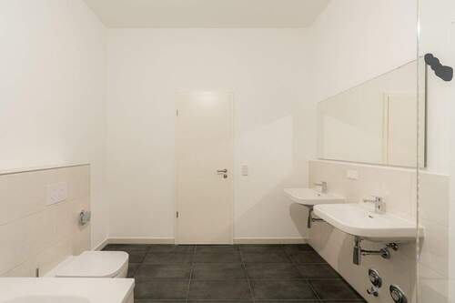 Bad Bild 3 - Etagenwohnung mit 138,70 m² in Dresden zur Miete