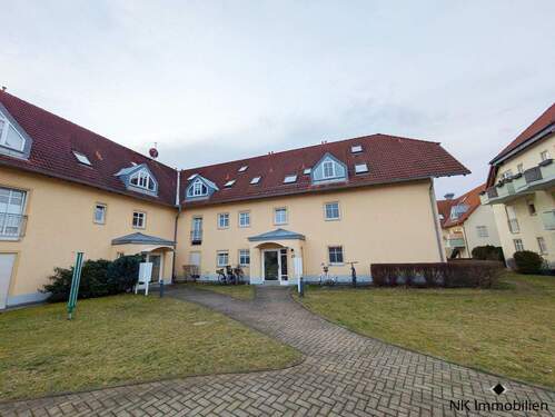 Vorgarten & Gebäude (Vorderansicht) - 