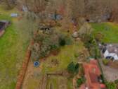 Luftaufnahme - Bevorzugte Lage, planerische Klarheit: Attraktives Baugrundstück sofort verfügbar