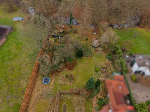 Luftaufnahme - Bevorzugte Lage, planerische Klarheit: Attraktives Baugrundstück sofort verfügbar