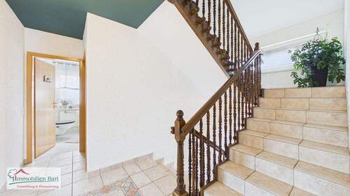 Treppenhaus - 5 Zimmer Einfamilienhaus zum Kaufen in Perl