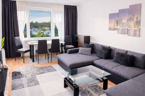 modernes Wohnzimmer mit Essbereich -2 - 3 Zimmer Etagenwohnung zum Kaufen in Bremen