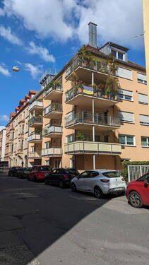 Außen Südbalkon - Helle und moderne 2-Zimmer-Eigentumswohnung direkt am Stadtpark