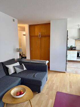 Wohnzimmer mit Einbauschrank - 