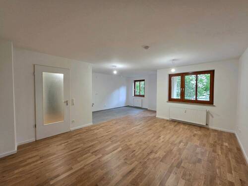 Offener Wohn-, Küchenbereich - Ruhige 2-Zimmer-Wohnung mit Südbalkon -ERSTBEZUG nach Modernisierung-