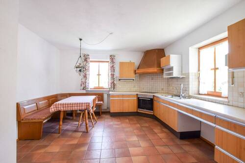 große Wohnkueche - 8 Zimmer Einfamilienhaus zum Kaufen in Landshut