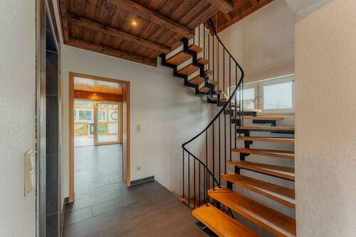 Diele - 8 Zimmer Einfamilienhaus zum Kaufen in Bergisch Gladbach