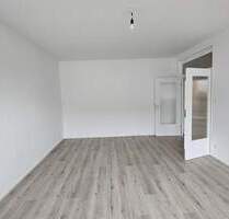 Frisch sanierte, sonnige 2-Zimmer-Wohnung mit Süd-Loggia & TG-Stellplatz - ruhig & zentral - Steinbach (Taunus)