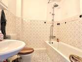 Badezimmer mit Badewanne OG - 