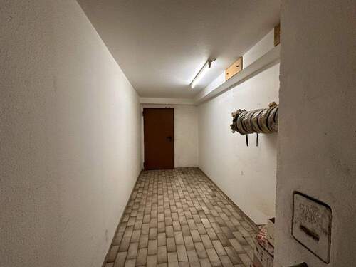 Flur im Keller - 
