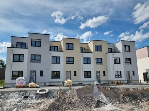 Front Ansicht Zeile2 - 6 Zimmer Reihenendhaus in Hanau-Steinheim