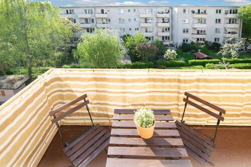 Balkon mit Ausblick ins Grüne - 2 Zimmer Etagenwohnung in Berlin