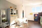 Wohnzimmer mit Balkon - 
