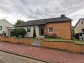 Straßenansicht - 5 Zimmer Einfamilienhaus in Holzminden
