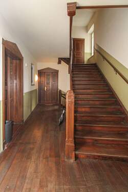 Treppenhaus - Investieren in Leipzig-Schönefeld: Denkmalgeschütztes ETW-Paket mit 5 Einheiten