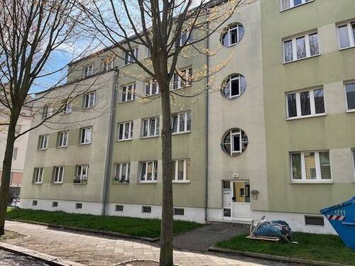 Vorderansicht.jpg - Moderne 3-Zimmer-Wohnung zum Mieten in Zwickau, Pölbitz