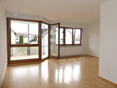 Bild 1 - Sanierte, lichtdurchflutete 2 Zimmer Wohnung mit Balkon in bester Lage von Freiberg. Frei ab sofort