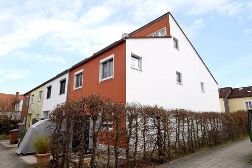 Aussenansicht - AIGNER - Großzügiges Reiheneckhaus mit Erbpacht in ruhiger Lage Freimanns