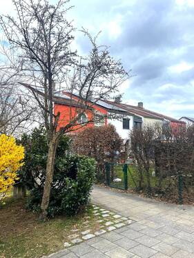 Rueckansicht - 5 Zimmer Reihenendhaus zum Kaufen in München