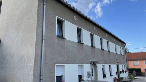 Blick auf die Fassade - 3 Zimmer Etagenwohnung in Ottendorf-Okrilla