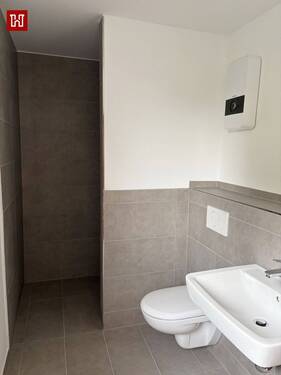 .. neu und mit begehbarer Dusche ! - 