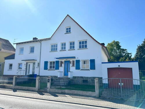 Frontansicht - Bad Homburg Ober-Eschbach: entkerntes Doppelhaus mit großem Garten [von privat]