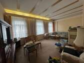 Wohnzimmer - 7 Zimmer Mehrfamilienhaus, Wohnhaus zum Kaufen in Falkenstein