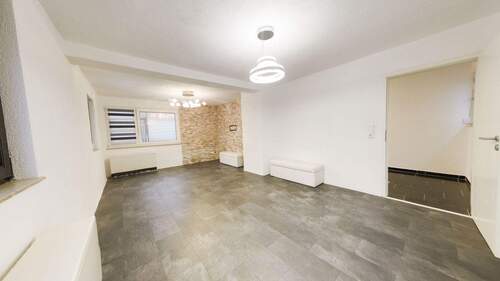 Wohnzimmer - 4 Zimmer Mehrfamilienhaus, Wohnhaus in Spiegelberg