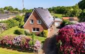 Luftbild - Wohnen in ruhiger Naturkulisse - Gepflegtes Zweifamilienhaus am Waldrand in Welmbüttel